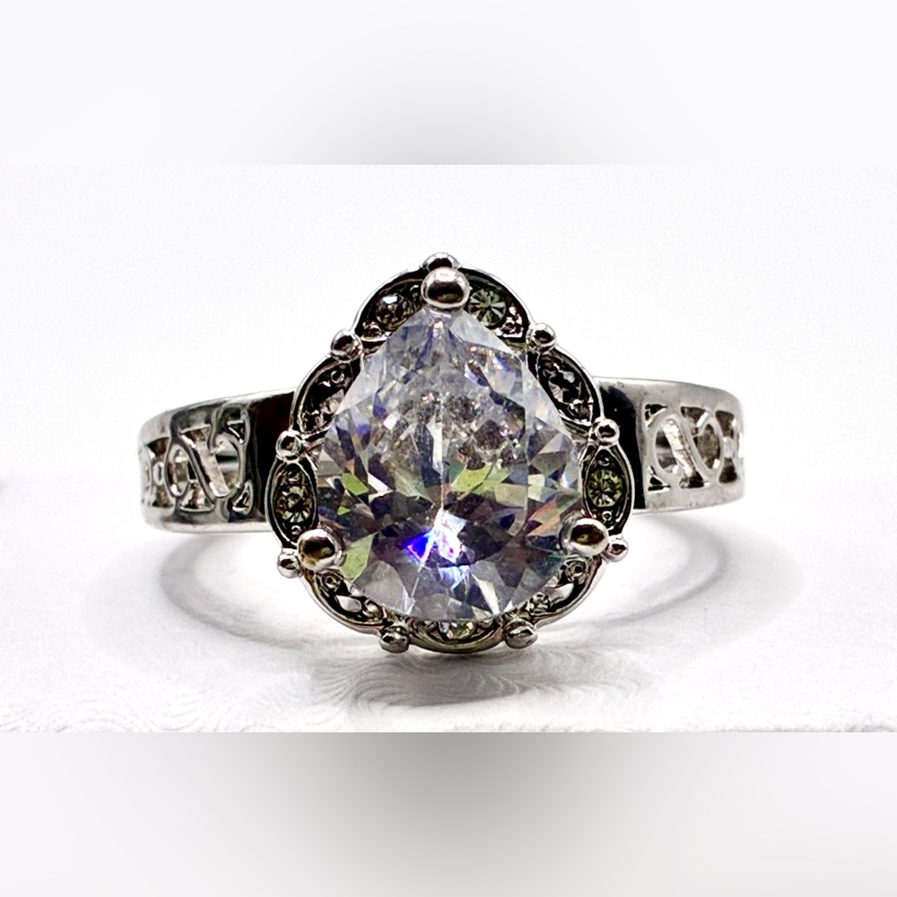 Vintage Tear Drop Cubic Zirconia with a Halo of CZ’s in a Silver Tone Ring